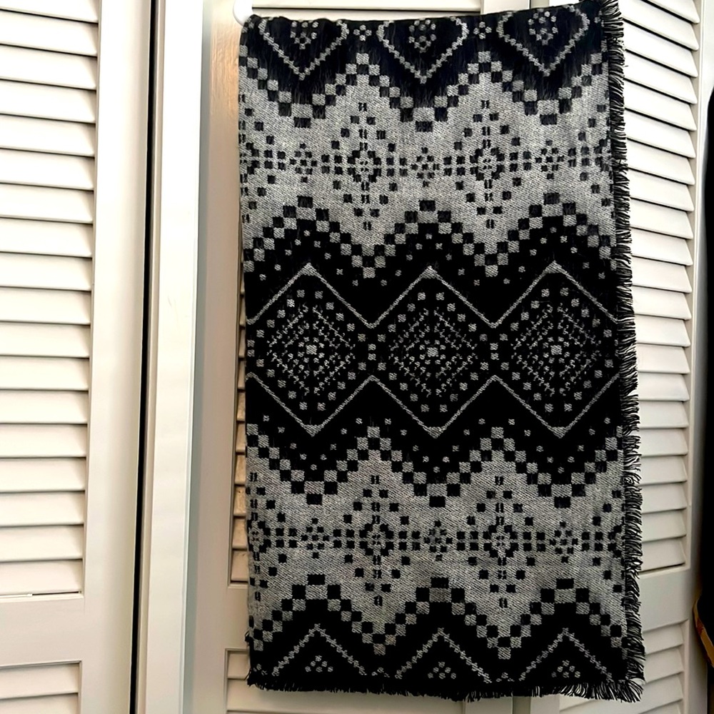 Black & White, Acrylic Scarf Blanket